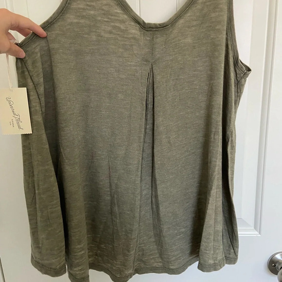 NWT | Universal Thread women’s green loose fit tank top — medium - Picture 7 of 7